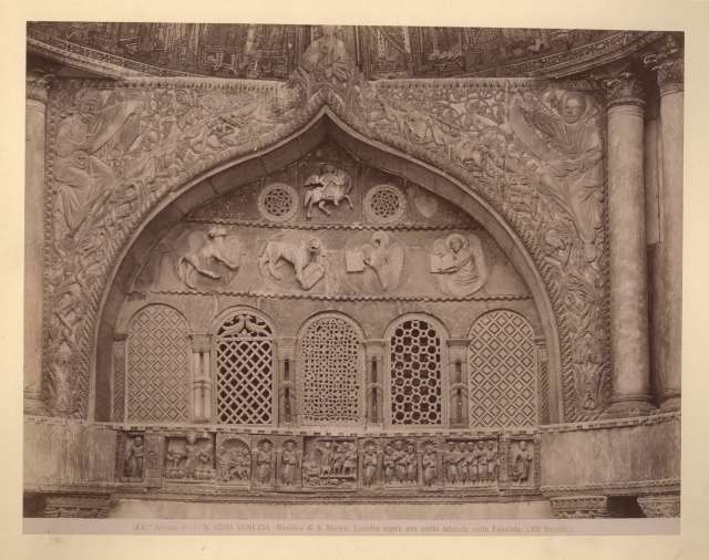 Alinari, Fratelli — Venezia - Basilica di S. Marco. Lunetta sopra una porta laterale nella facciata. (XII Secolo) — insieme